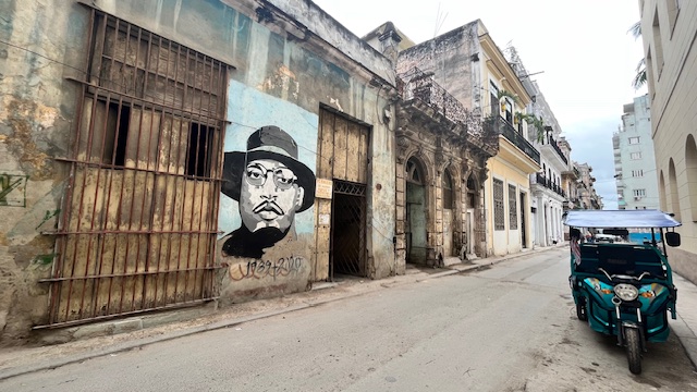 Rua no Centro Histórico de Havana, Cuba